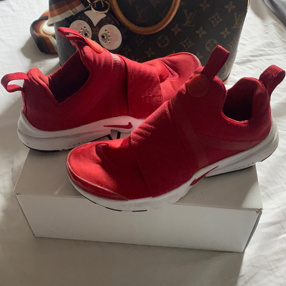 Nike Presto Red size 4 Youth/ 6 in Women’s